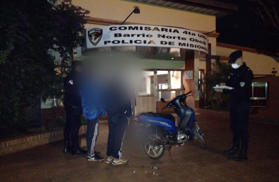 Dos jóvenes fueron detenidos y se recuperó otra motocicleta robada