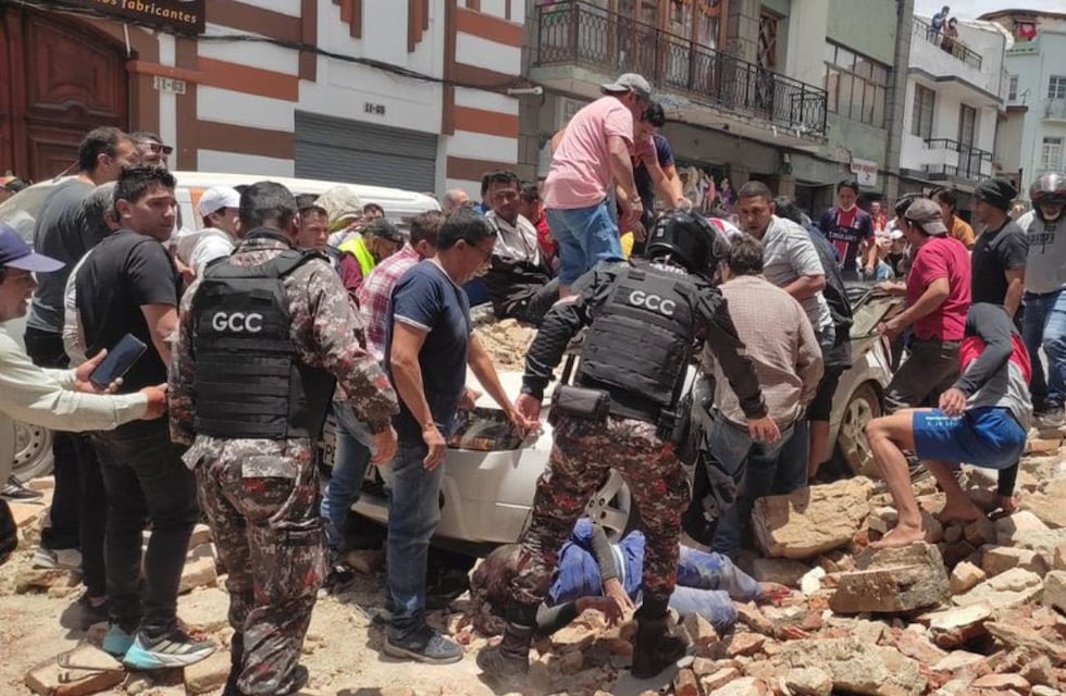 Un sismo de 6,5 de magnitud sacudió Ecuador y hay al menos 14 personas fallecidas