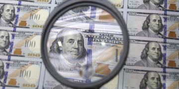 A cuánto cotiza el dólar blue este viernes en Rosario (AP / Archivo).