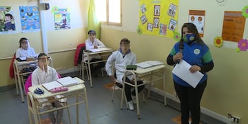 Doce escuelas sanluiseñas volvieron a las aulas.