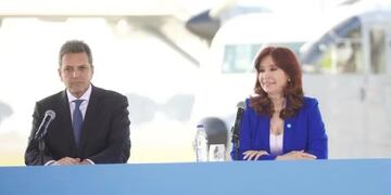 Cristina Kirchner junto a Sergio Massa en un acto en la ex ESMA.