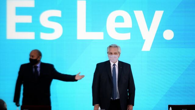 Alberto Fernández en el acto de promulgación del IVE. (Foto: Clarín)