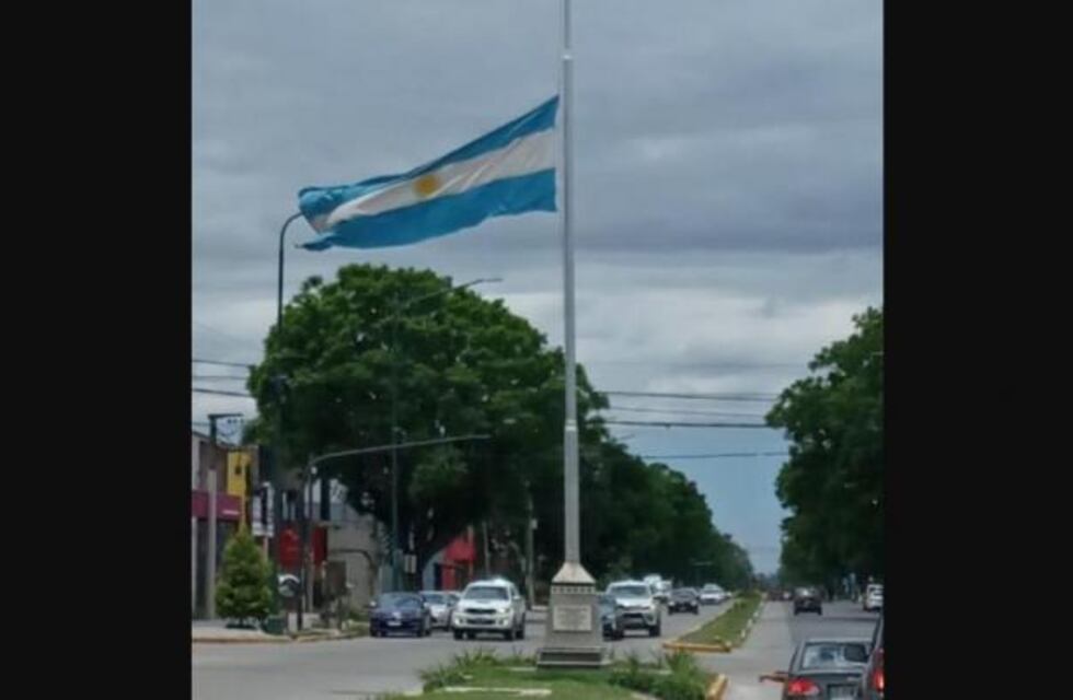 Interrupción voluntaria del embarazo: polémica en Tucumán por la bandera a media asta