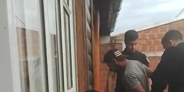 Divisó a un hombre en actitud sospechosa y salvó a su vecino de un robo.