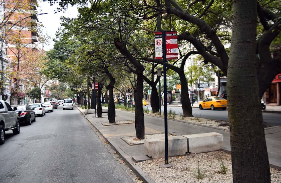 Un policía de Córdoba baleó a un ladrón que le robó en la parada de colectivo