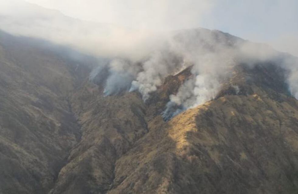 El Rincón: trabajan para sofocar un incendio a 3.400 metros de altura