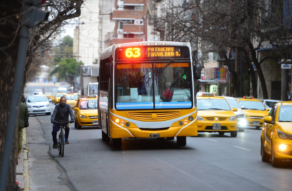 Violencia en Córdoba: golpearon a un colectivero por la demora en el servicio