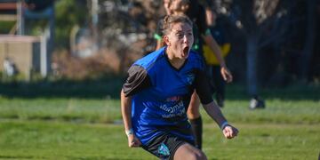 Sofía Mattos hizo 3 goles pero Puerto Belgrano perdió ante Villa Mitre.