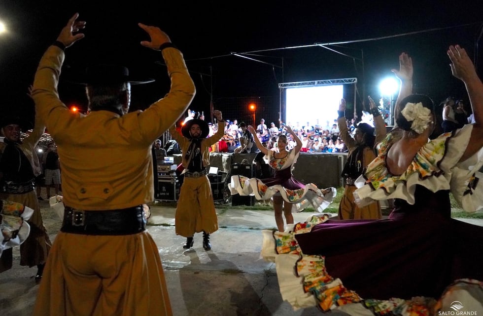 Con gran convocatoria, Salto Grande cerró el año de talleres culturales con espectáculos en Parque Centenario