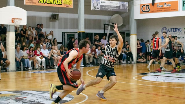 Torneo Oficial de Básquet de Tres Arroyos: Argentino logró un gran triunfo de visitante en la primera final