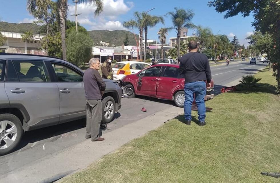 Fuerte accidente de tránsito en pleno ingreso a Carlos Paz