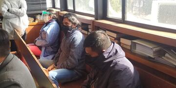 Iris García y los hermanos Tolaba, que llegaron a juicio acusados de haber asesinado a Esther Flores Carrasco prendiéndole fuego en un basural mientras aún permanecía con vida.