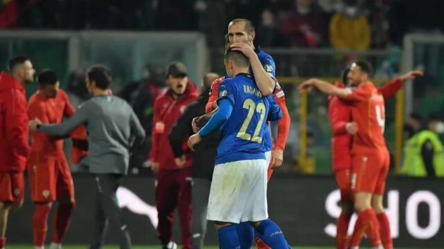 El instante luego de que el árbitro señalace el final del partido e Italia quedara eliminada a manos de Macedonia del Norte.