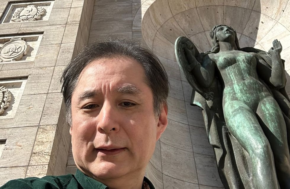 El embajador de Japón recorrió Rosario y fue viral: comió carlito, conoció el Monumento y visitó la casa de Messi