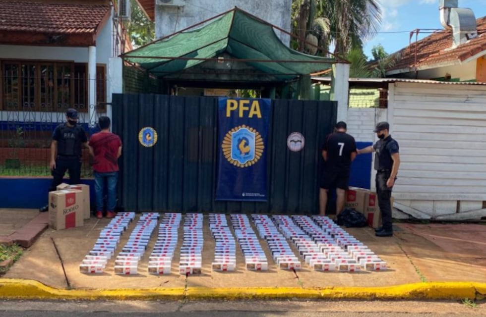 Dos personas detenidas y cigarrillos ilegales secuestrados en Puerto Iguazú