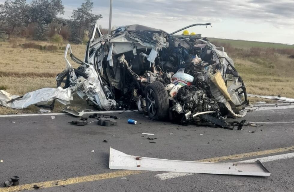 Imágenes impactantes: un siniestro vial dejó  cuatro muertos en Córdoba