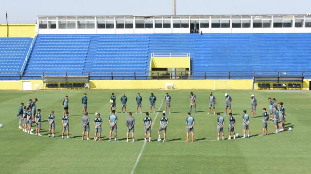 La ronda de los jugadores y el cuerpo técnico se llevó a cabo temprano en el predio auriazul. (@carcoficial)