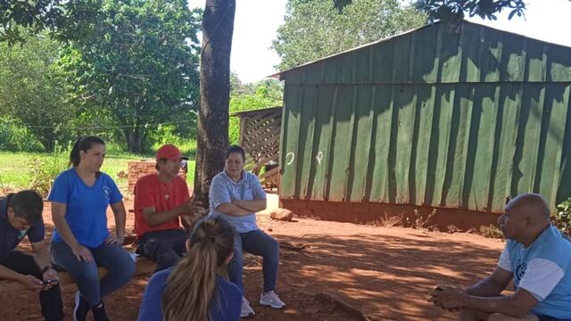 Charlas de concientización sobre conductas ambientales en aldeas guaraníes de Iguazú.
