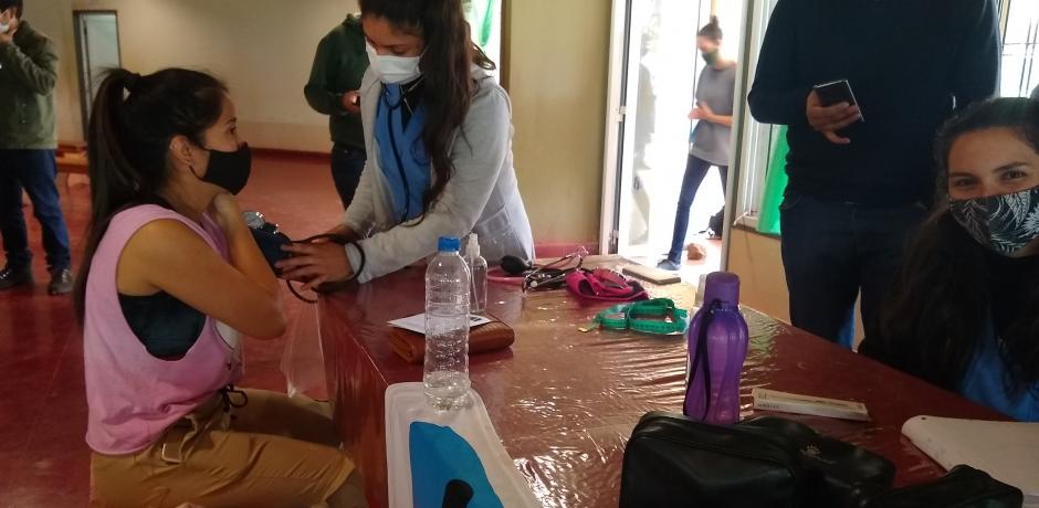 Se desarrolló un operativo integral para personal de la Facultad de Ciencias Forestales.