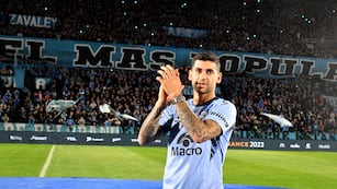 El ex jugador de Belgrano y campeón del mundo con la selección nacional estuvo durante el partido contra Banfield