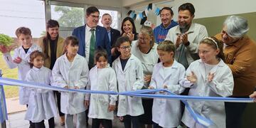 El ministro de Educación, José Goity, inauguró este miércoles el Jardín de Infantes Nº 393 en Bella Italia y un aula en la Escuela Nº 394 “Florentino Ameghino” en Josefina.