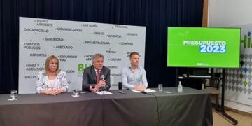 Eliminarán 21 cargos políticos y 90 tasas municipales para el 2023.