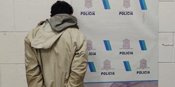 rompió con un hacha la puerta de su ex y se le secuestró un cuchillo