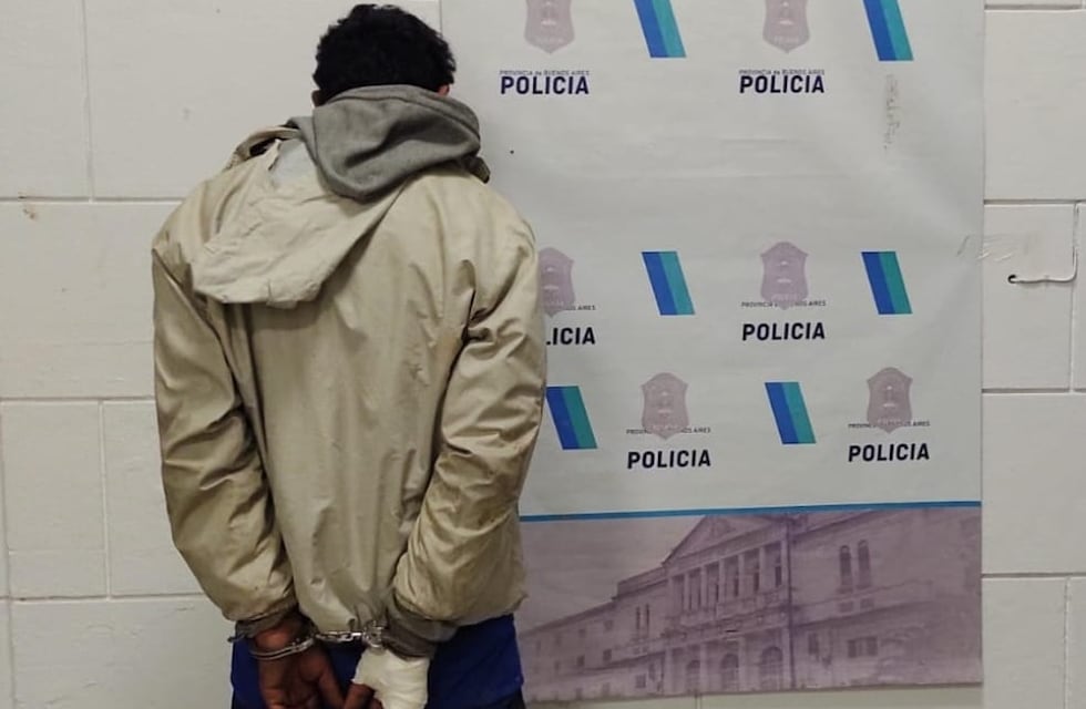 Tres Arroyos: rompió con un hacha la puerta de su ex y se le secuestró un cuchillo