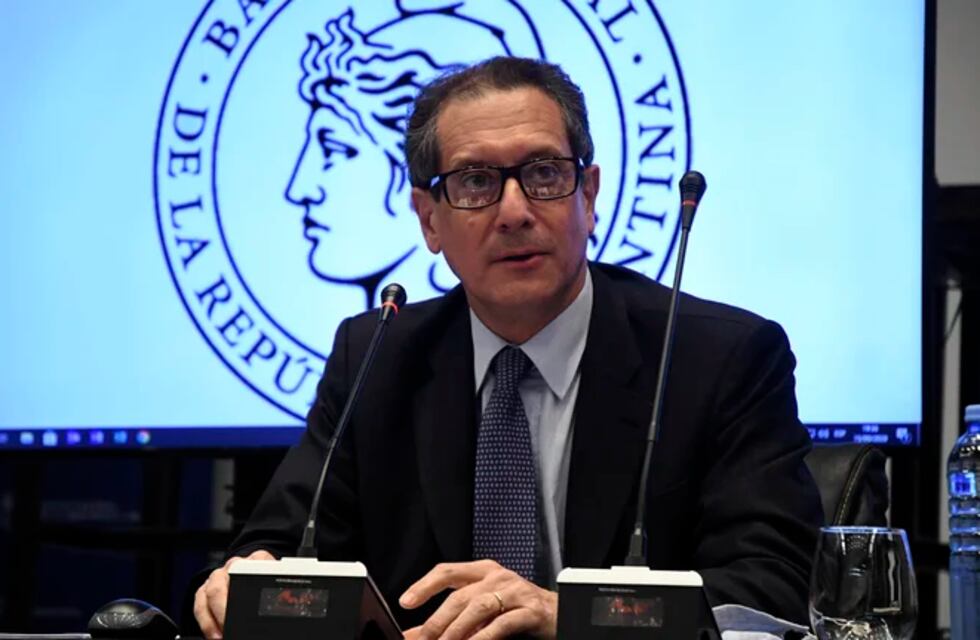 Banco Central elevó las tasas de interés de referencia al 52% y estableció un piso del 53% para los plazos fijos