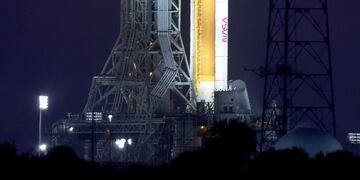 El cohete de la misión Artemisa I continúa en la plataforma de lanzamiento, en Florida.