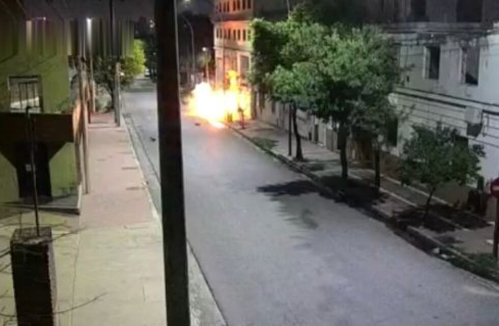 Video: el momento exacto del choque y la explosión del auto robado en Córdoba