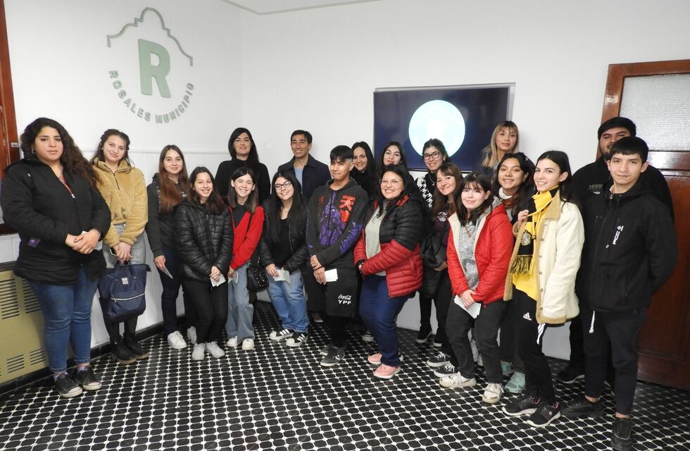 Entregan las Becas Coronel Rosales a 20 estudiantes del distrito