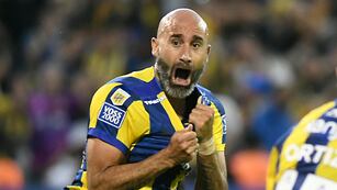 Carlos Quintana y su gol ante Estudiantes. (Prensa Rosario Central).