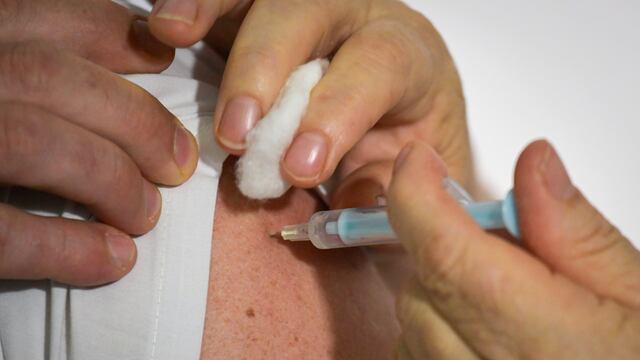 En el mundo ya hay más vacunados contra el coronavirus que casos confirmados. (Foto ilustrativa: Orlando Pelichotti / Los Andes)