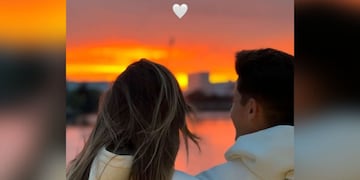 Con una tierna postal, la Araña blanqueó su romance en redes.