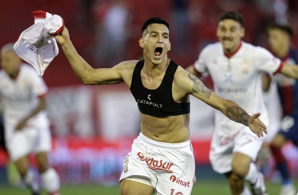 Huracán aprovechó el mal presente de San Lorenzo y le ganó 2-1 el clásico
