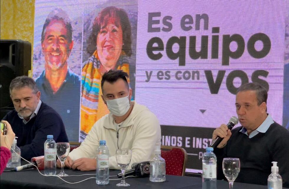 Vecinos e instituciones por la Defensoría presentó a uno de los espacios partidarios que apoya la propuesta de los vecinos