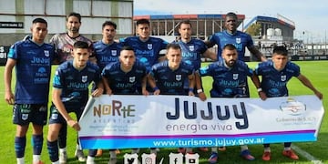 En las horas previas al encuentro, se especula con que el DT del "lobo" jujeño, Darío Franco, mantendrá el mismo equipo que le ganó a Deportivo Riestra para recibir al líder, Belgrano de Córdoba.