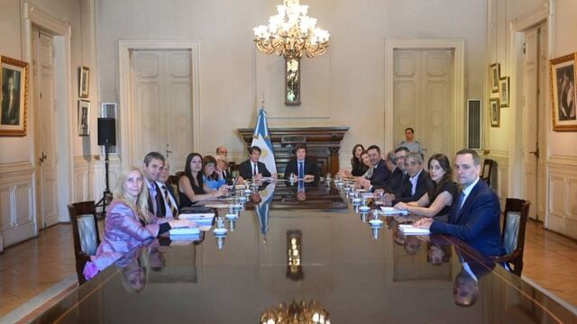 La primera reunión de gabinete del gobierno de Javier Milei.
