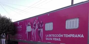 El Móvil Rosa continúa su recorrido por el país acercando la posibilidad de realizar mamografías gratuitas. Estará presente en Zavalla del 20 al 23 de septiembre. (Facebook Lalcec Zavalla)