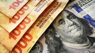 Bancos extranjeros de inversión esperan que haya una devaluación del peso argentino frente al dólar a fin de año.