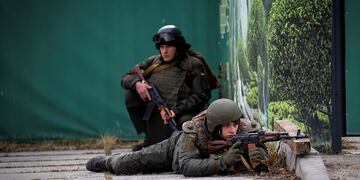 Un grupo de soldados ucranianos se enfrentaron a un buque ruso. El impresionante audio antes de morir.