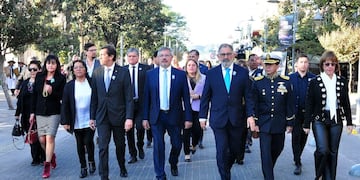 El ministro Carlos Sadir, el diputado Fabián Tejerina y el intendente Raúl Jorge encabezaron los actos con motivo del 213.er aniversario de la Revolución de Mayo en Jujuy.