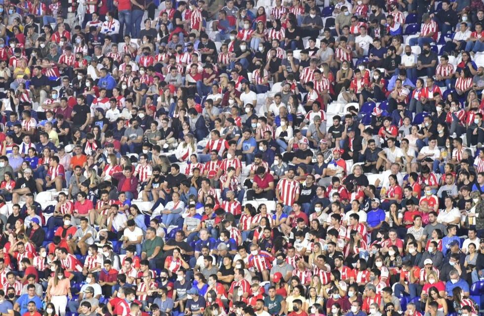 En el partido ante Argentina, Paraguay superó ampliamente el aforo permitido del 50%