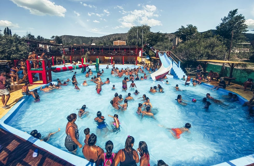 Verano en Córdoba: dónde queda el parque acuático que permite el ingreso de conservadoras