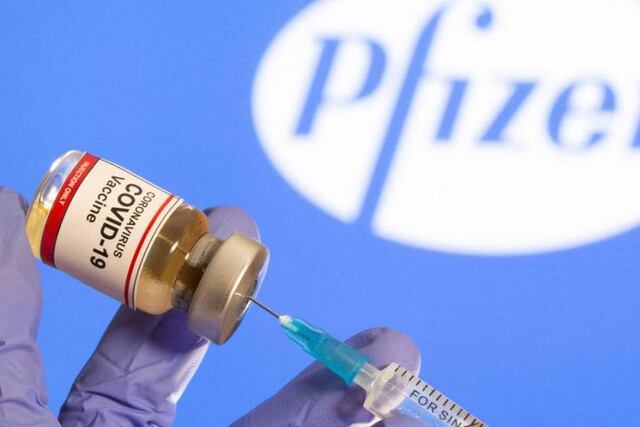 Pandemia. Pfizer y su socio alemán, BioNTech, están variando la receta de su vacuna. (AP)