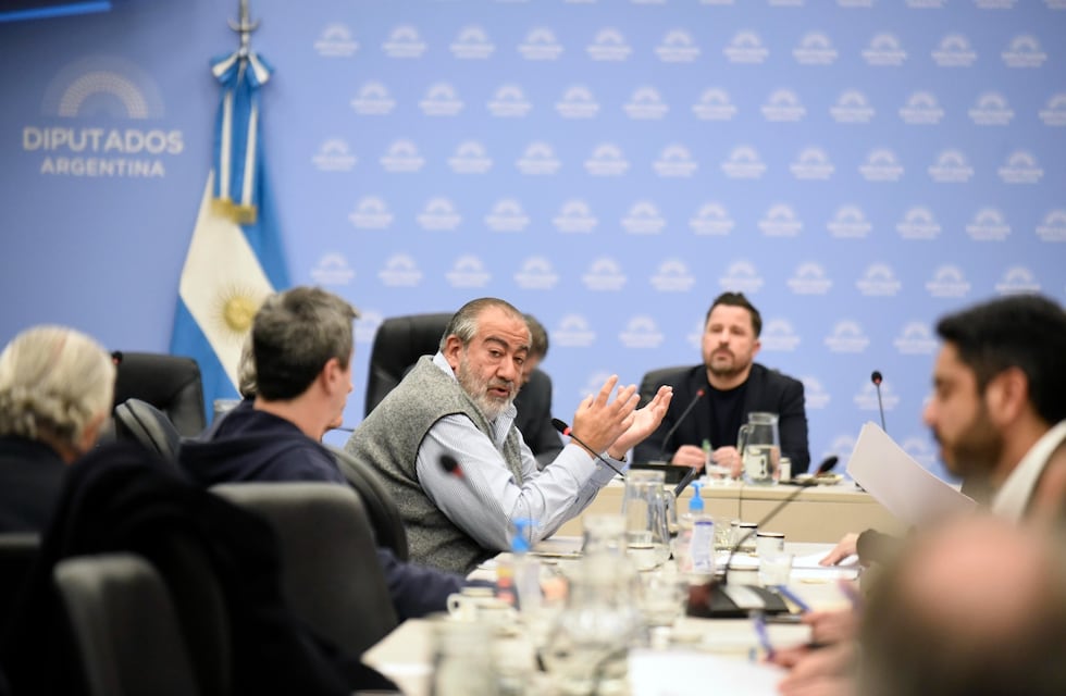 Con rechazo de la CGT, avanza en Diputados una amplia reforma sindical