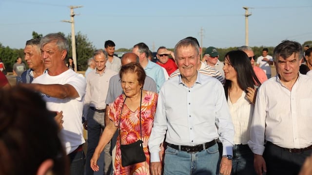 A pocas horas del balotaje presidencial, el gobernador Juan Schiaretti volvió a cuestionar la política económica del Gobierno nacional.