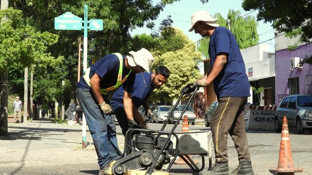 Continúan los trabajos de bacheo con empresas tercerizadas.
