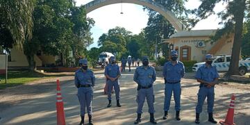 La policía impide el cruce hacia la provincia del Chaco por el puente Libertad